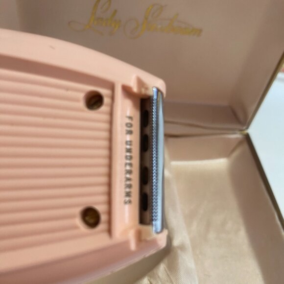 35-(VPC) Vintage 1962 Powder Pink Lady. Sunbeam Electric Razor. - Picture 8 of 12